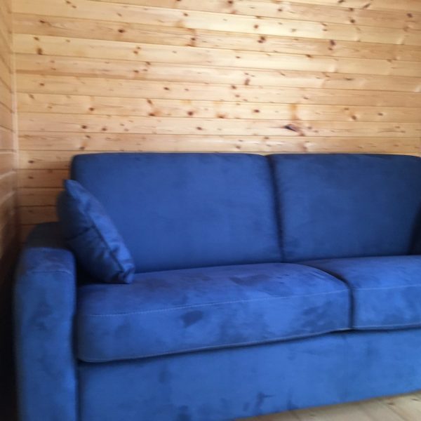 mėlyna-sofa-itališki-minkšti-baldai