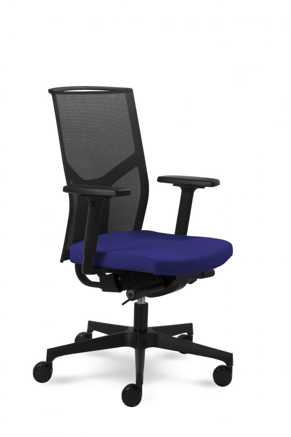 ergonominė-darbo-kėdė-darbui-monoidėjs-verslo-baldai-verslui