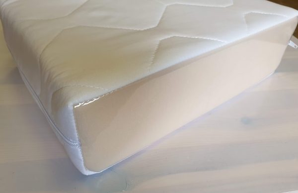 surulonuotas poliuretano putų čiužinys miegamojo lovai